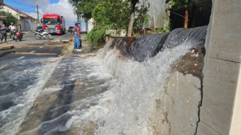 Rompimento de reservatório causa morte e destruição em Campina Grande