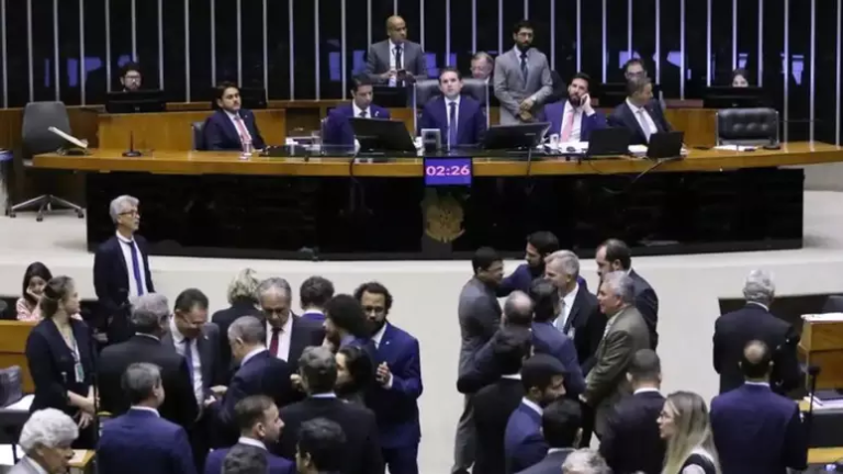 A Câmara dos Deputados aprovou, por ampla maioria, o texto-base do Projeto de Lei Antifacção (PL 5582/2025)
