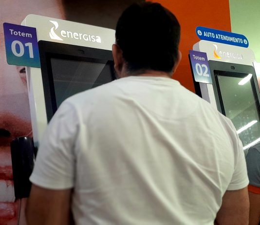 Clientes denunciam mau atendimento na unidade da Energisa no Shopping Guedes