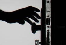 Criminosos invadem casa, rendem moradoras e levam R$ 15 mil em dinheiro e joias em Chapecó