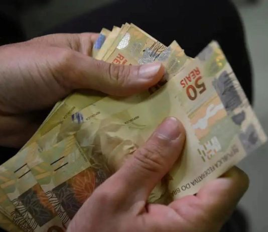 MULHER DESVIA R$ 20 MIL DE CRECHE E SUA PARTE DO DINHEIRO NO JOGO DO TIGRINHO